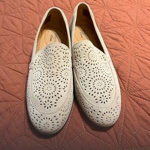 Clarks size 7M. Very pale taupe/beige